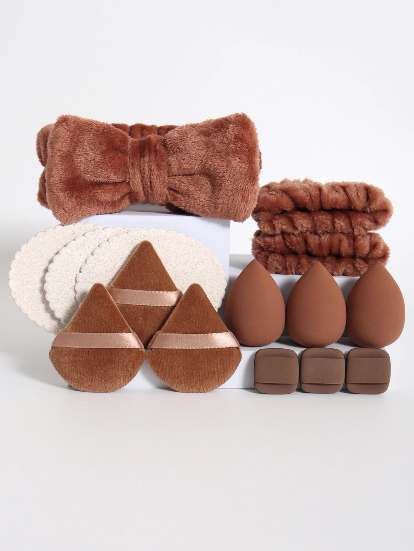 Kit 15 Unidades: Esponjas Macias para Maquiagem – Aplicação Uniforme.