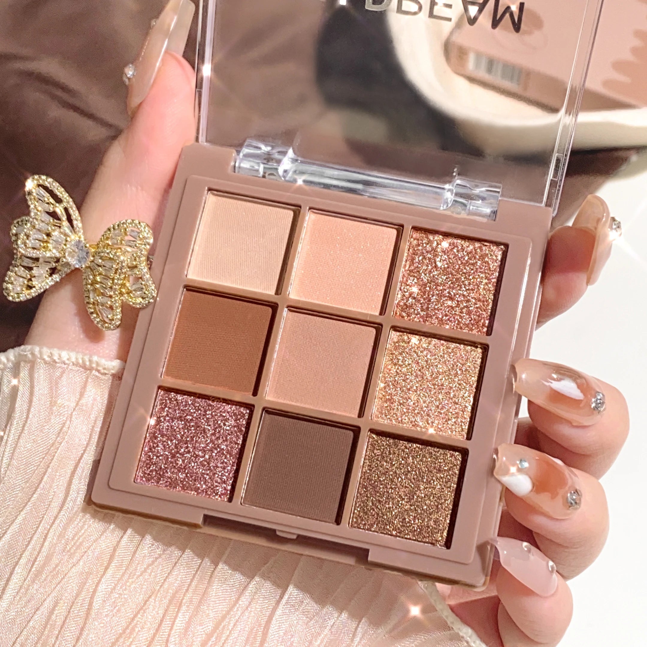 Paleta de Sombras Multifuncional – 8+ Cores com Acabamento Glitter e Metálico