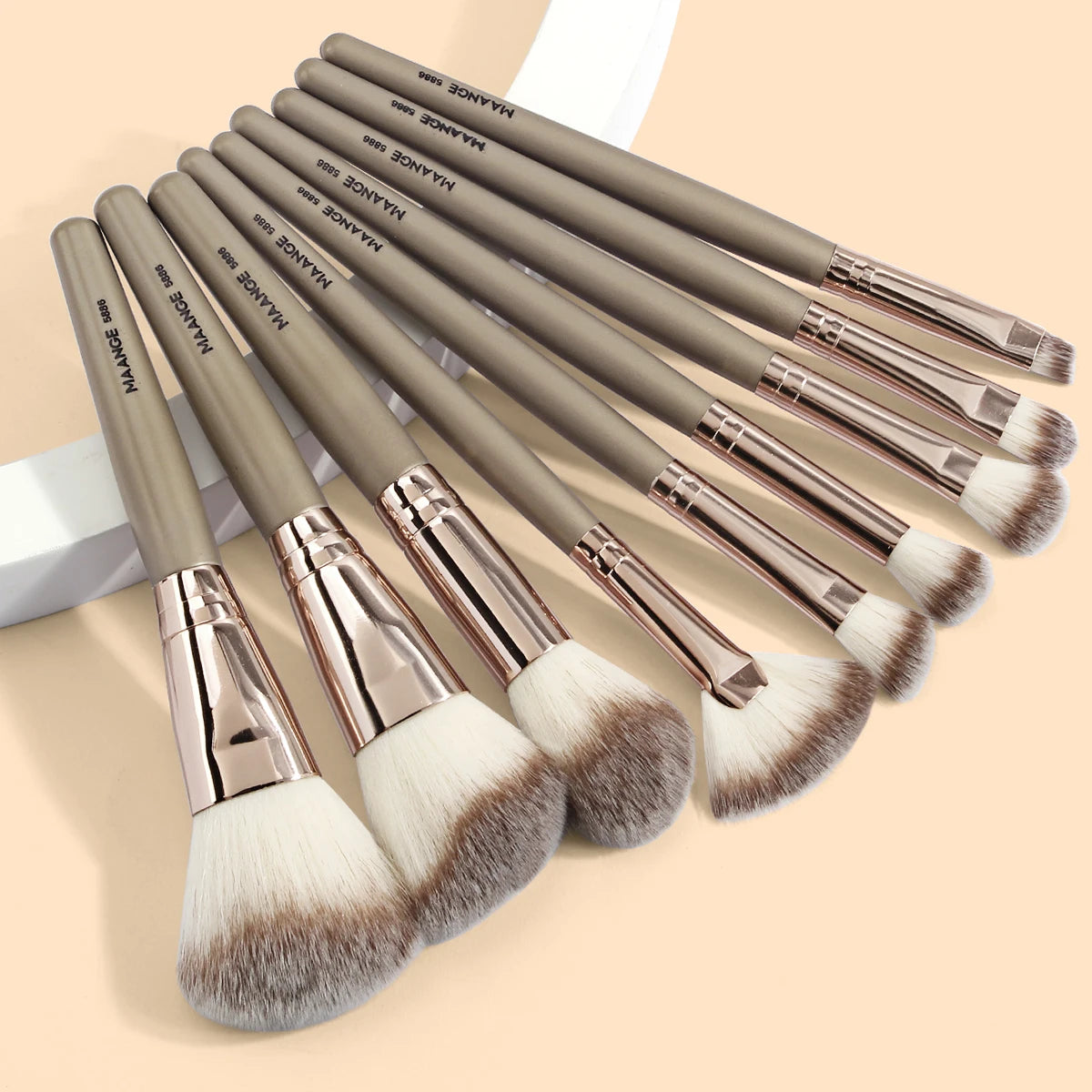 Pincéis de Maquiagem Profissionais MAANGE – Cerdas Super Macias e Design Elegante